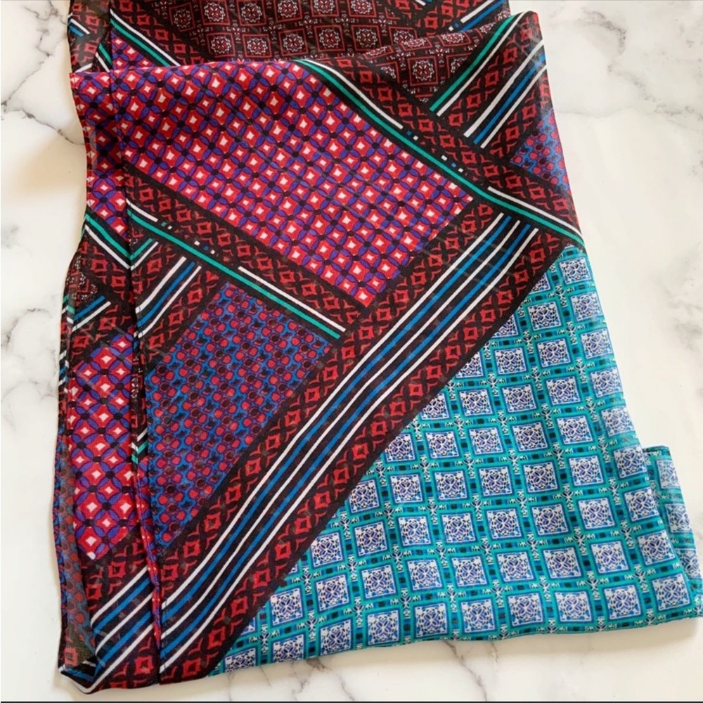 Calvin Klein Rectangular Lightweight Scarf Geometric-Pattern - Picture 5 of 8